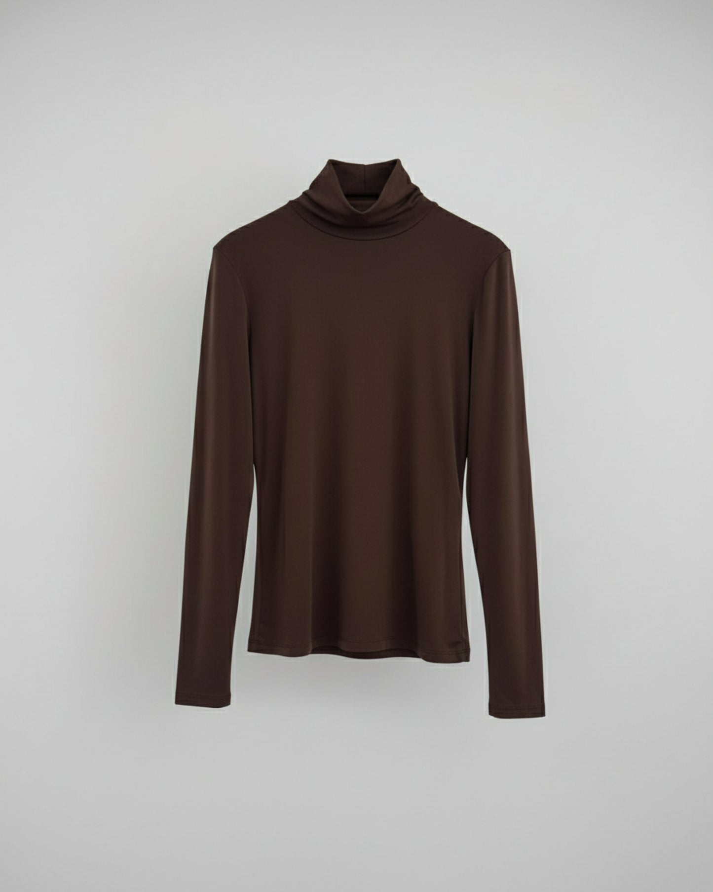 CAMISETA CUELLO SUBIDO MARRÓN