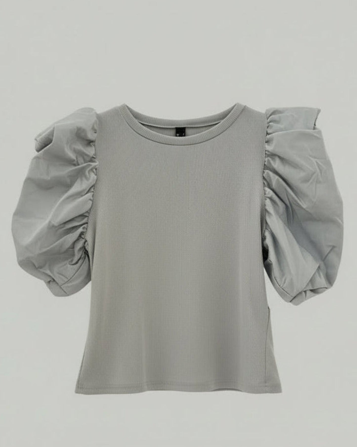 CAMISETA MANGA ABULLONADA