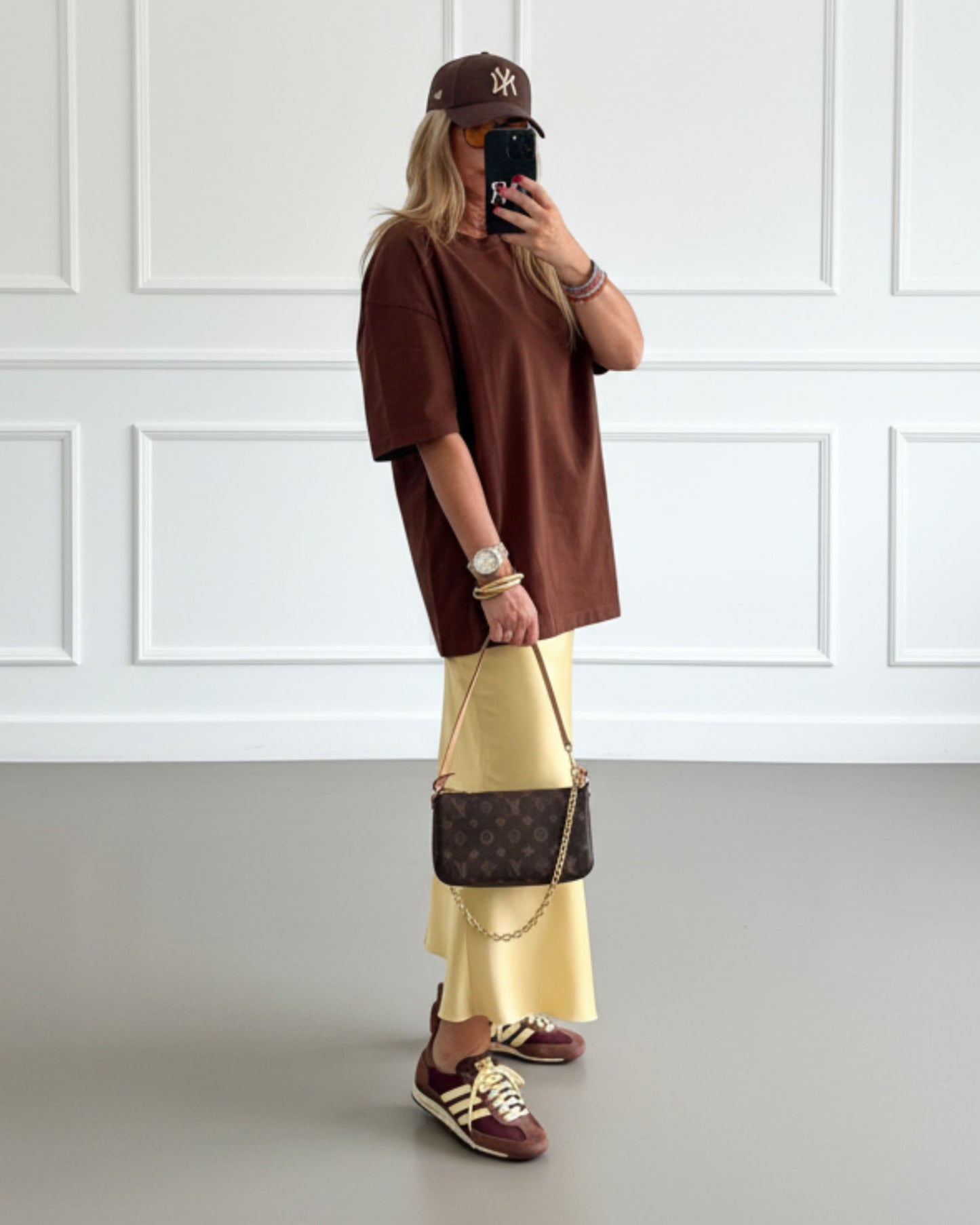 FALDA MIDI SATINADA AMARILLA