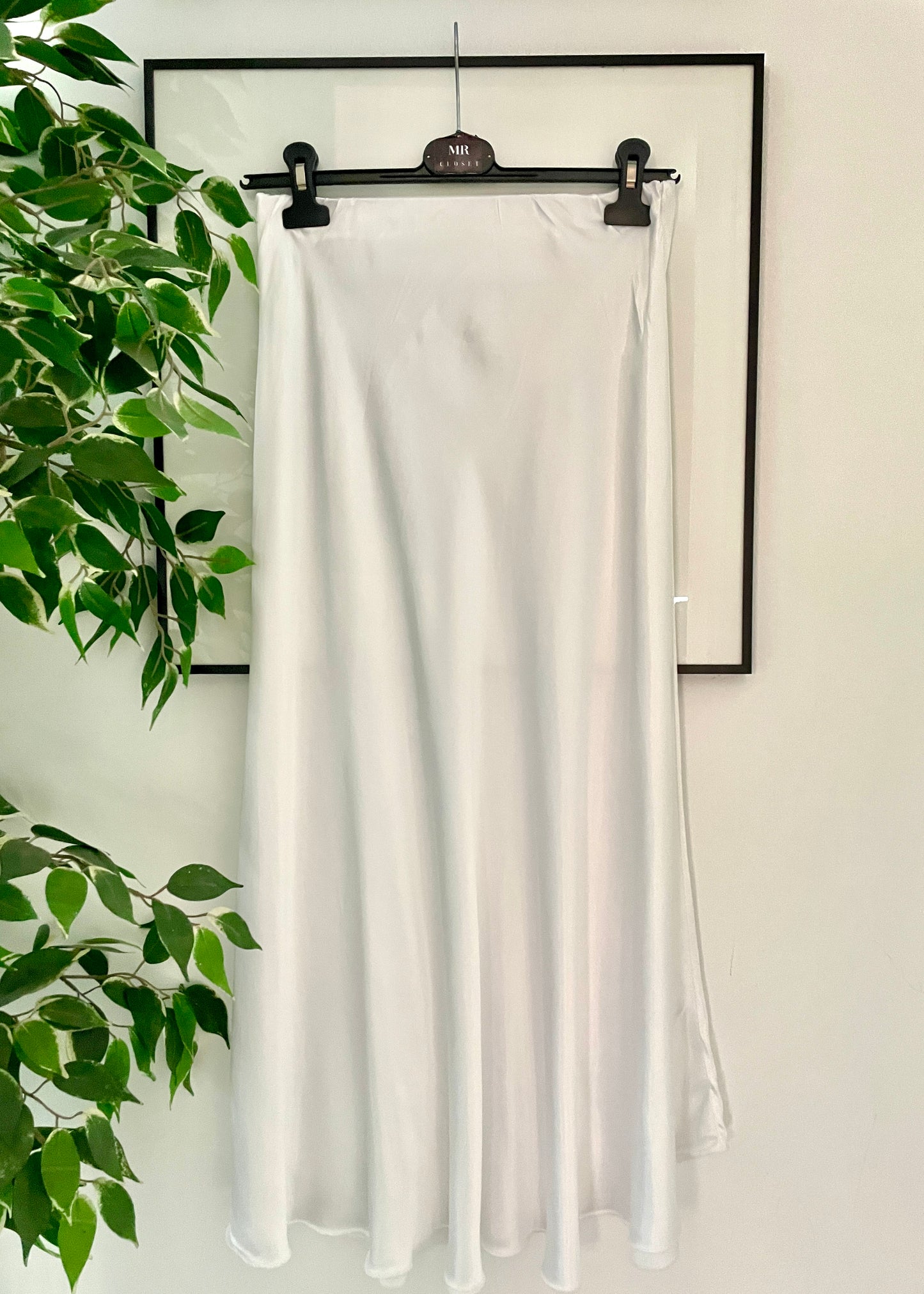 FALDA MIDI SATINADA BLANCA