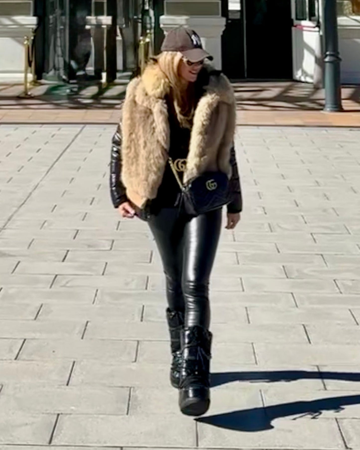 CHALECO EFECTO PELO BEIGE