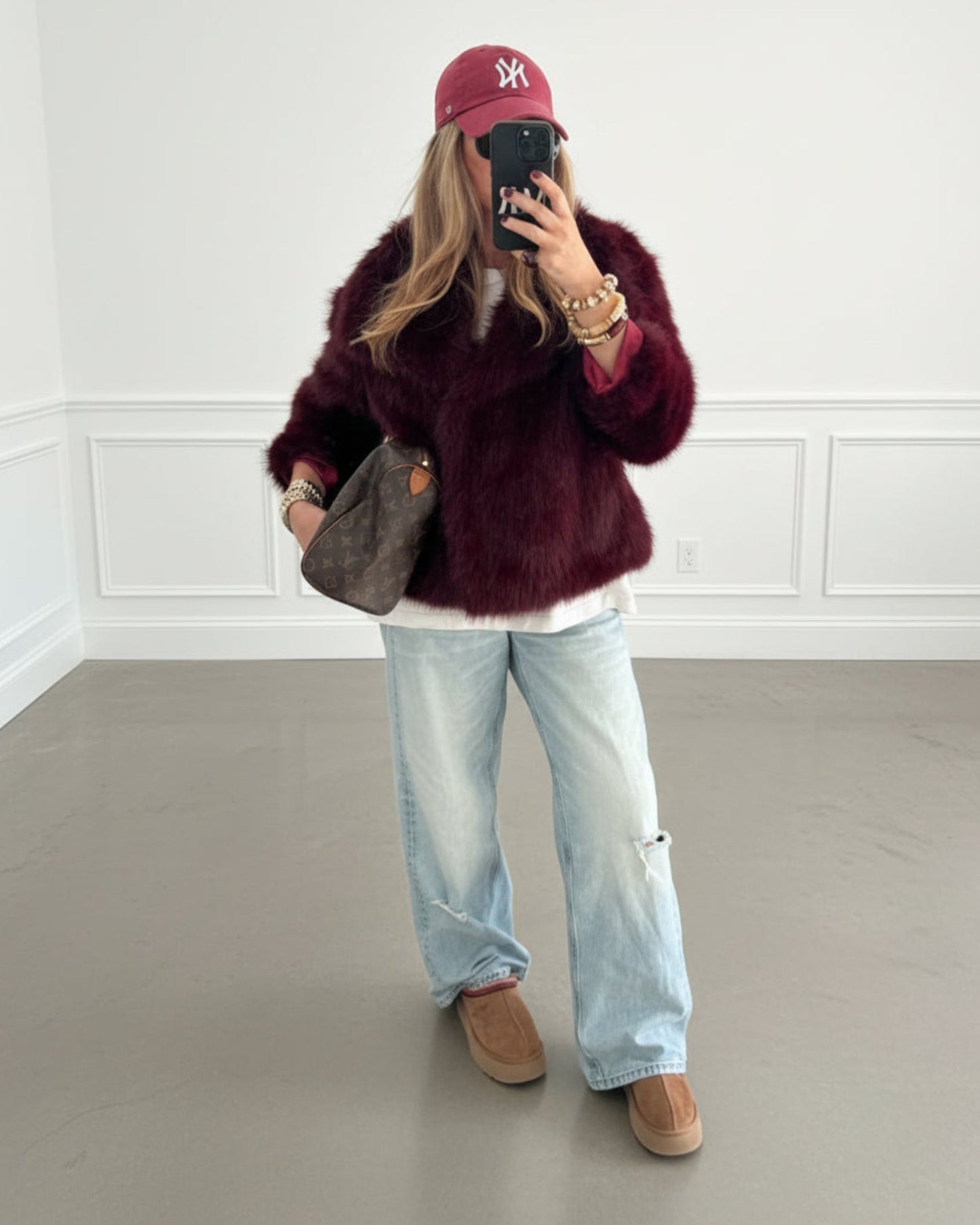 ABRIGO CORTO EFECTO PELO BURDEOS