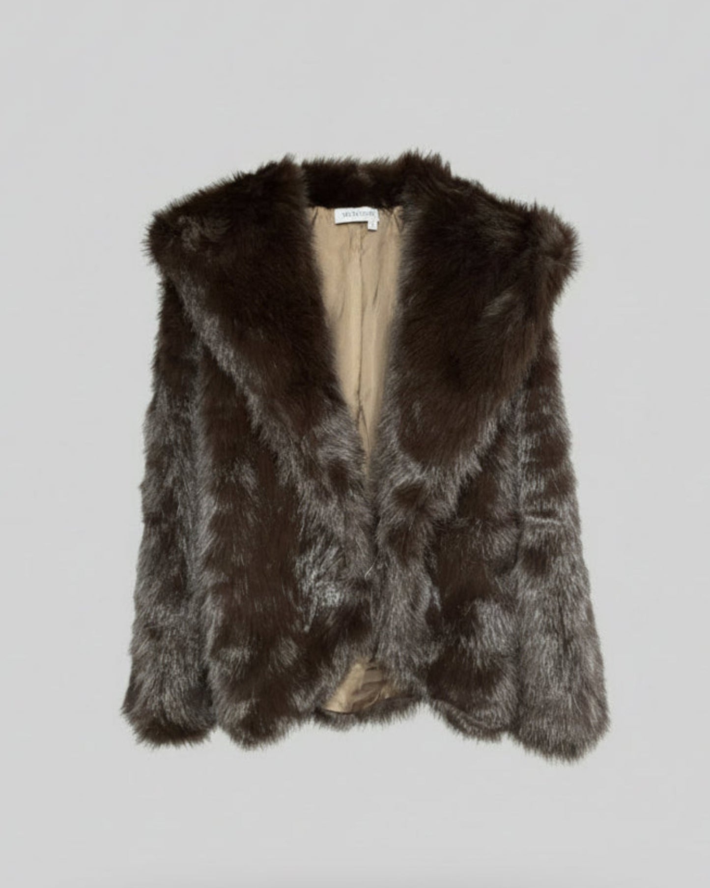 ABRIGO CORTO CAPUCHA EFECTO PELO MARRÓN