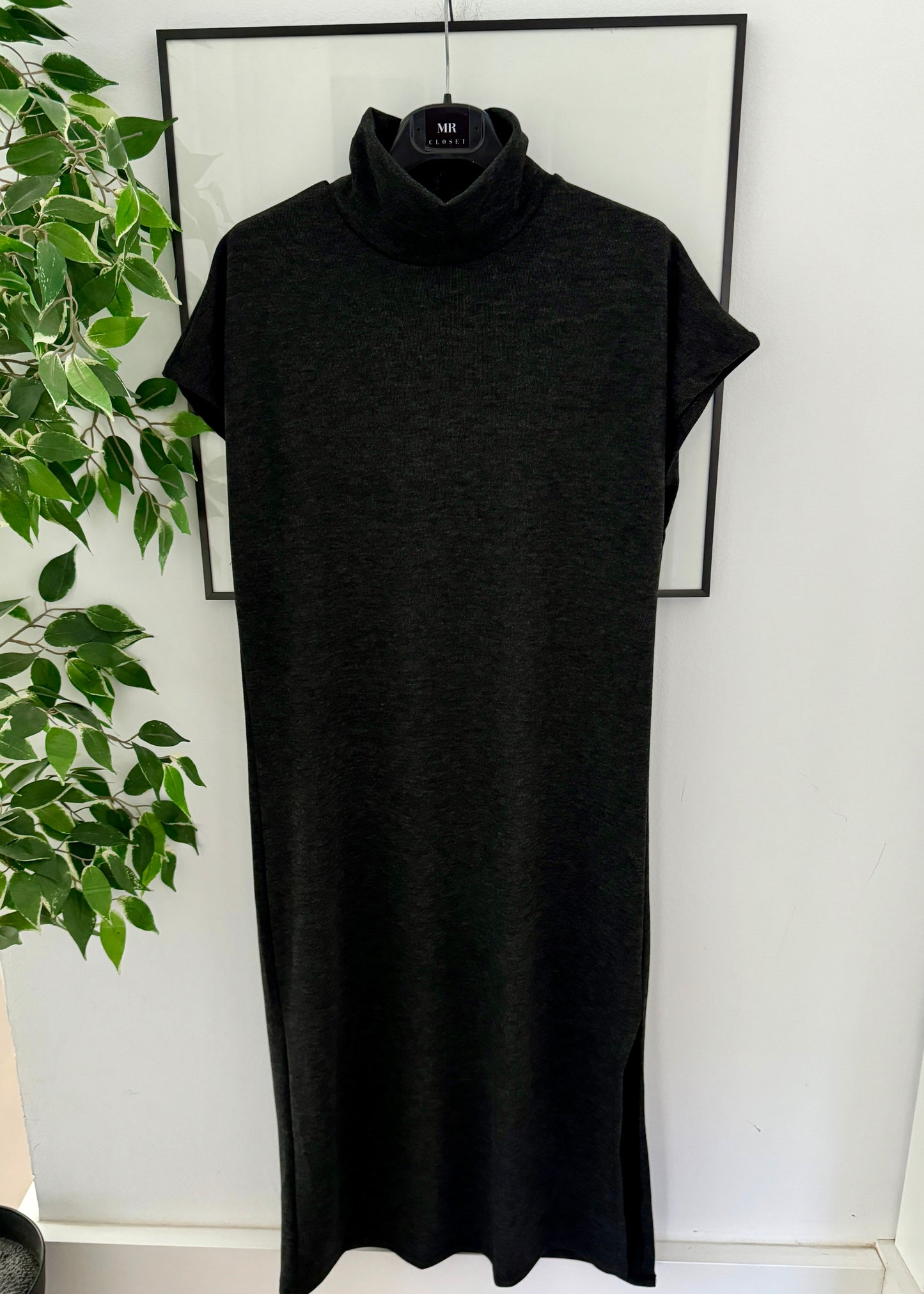 VESTIDO MIDI CUELLO SUBIDO GRIS OSCURO