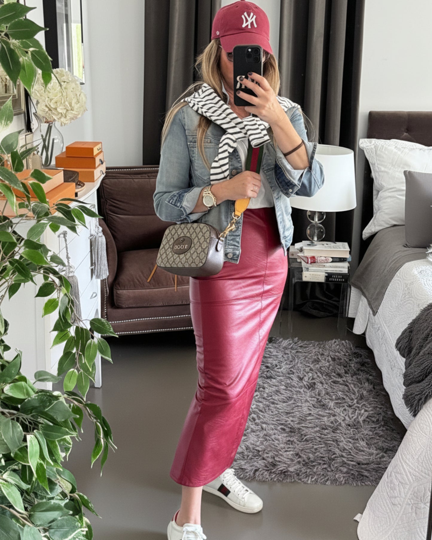 FALDA RECTA MIDI EFECTO PIEL ROJA