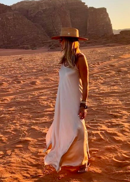 VESTIDO LARGO SATINADO BEIGE