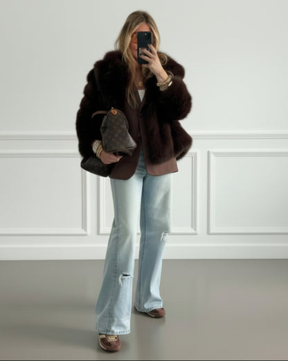 ABRIGO CORTO EFECTO PELO MARRÓN