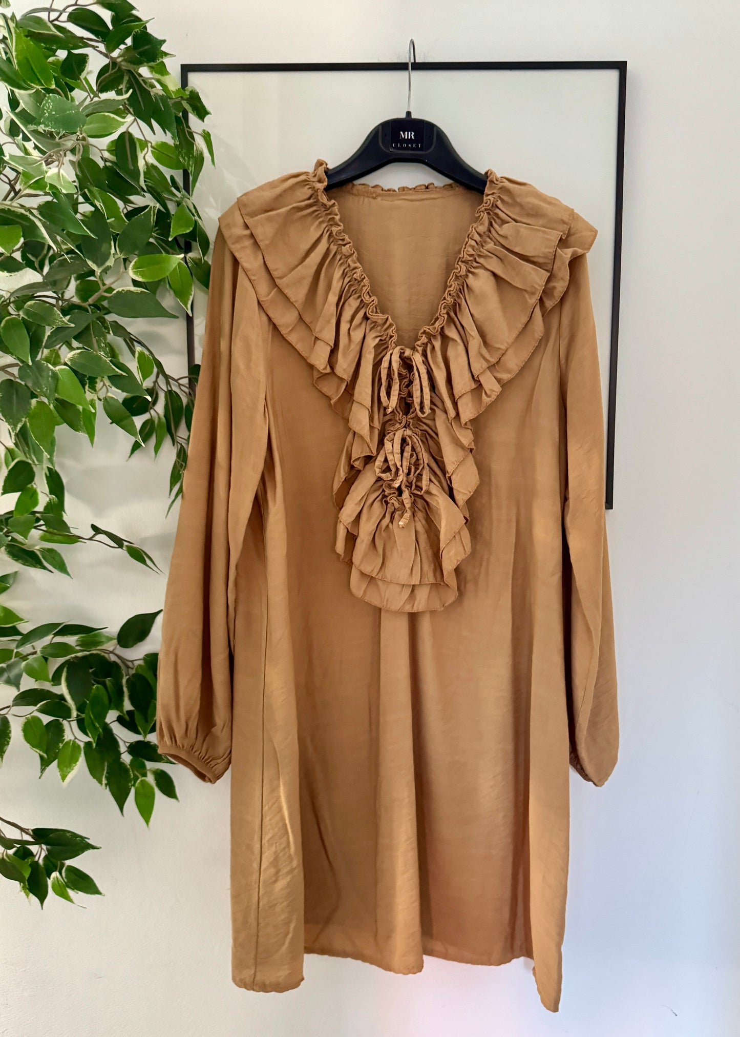 VESTIDO MINI VOLANTES CAMEL